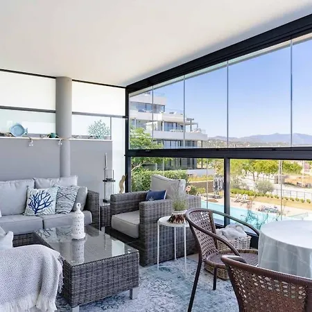 Modern With Sea View Apartment *