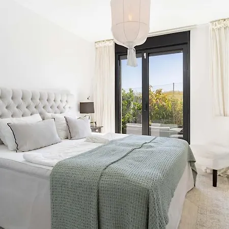 Modern With Sea View Apartment *