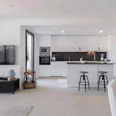 Modern With Sea View Apartament